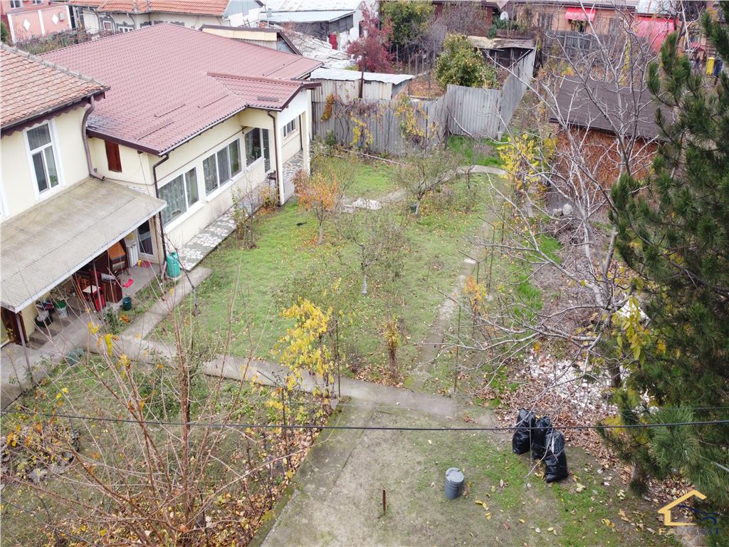 Casa cu teren de 937 mp