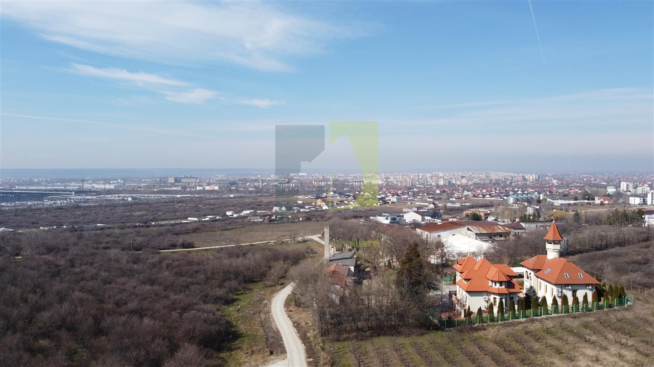 Teren de vanzare langa Curtea Regala - toate utilitatile prezente