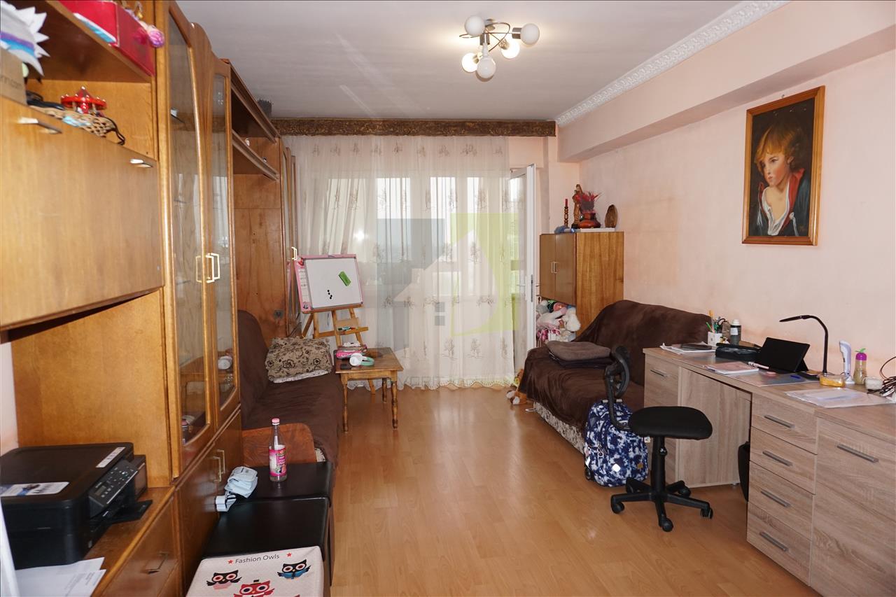 Apartament cu 4 camere in Rovine-Parculet-COMISION 0