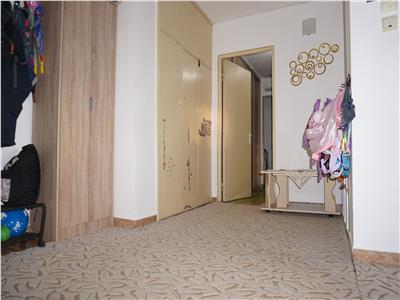 Apartament decomandat cu 3 camere in Sarari