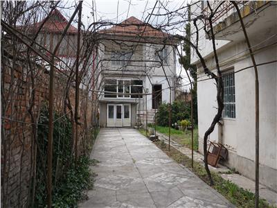 Casa cu teren in suprafata de 985 mp  - 2 min de Agronomie